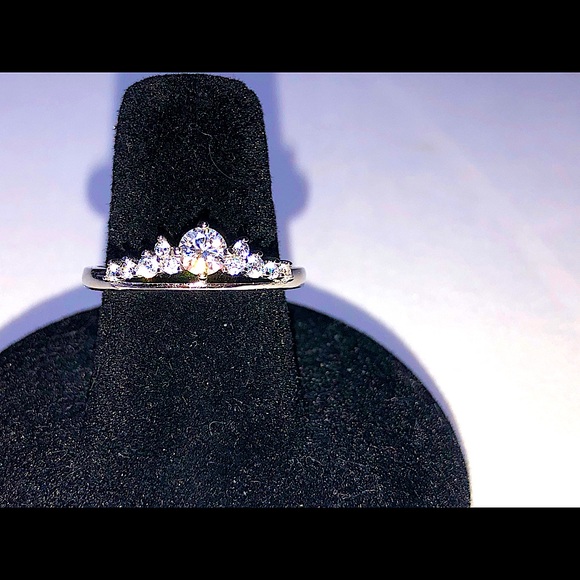 COPY - Moissanite diamond chevon ring in Sterling Silver - Picture 1 of 12